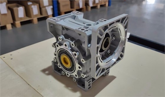 SJMRV075蝸輪蝸桿減速機(jī)實(shí)物圖.jpg SJMRV075蝸輪蝸桿減速機(jī)實(shí)物圖.jpg